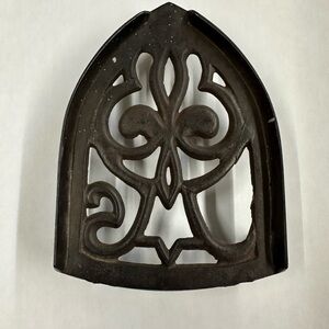 Ornate Vintage Cast Iron Trivet - Dark Brown
